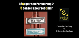 pancartes de direction opposées symbolisant que faire quand on rate parcoursup